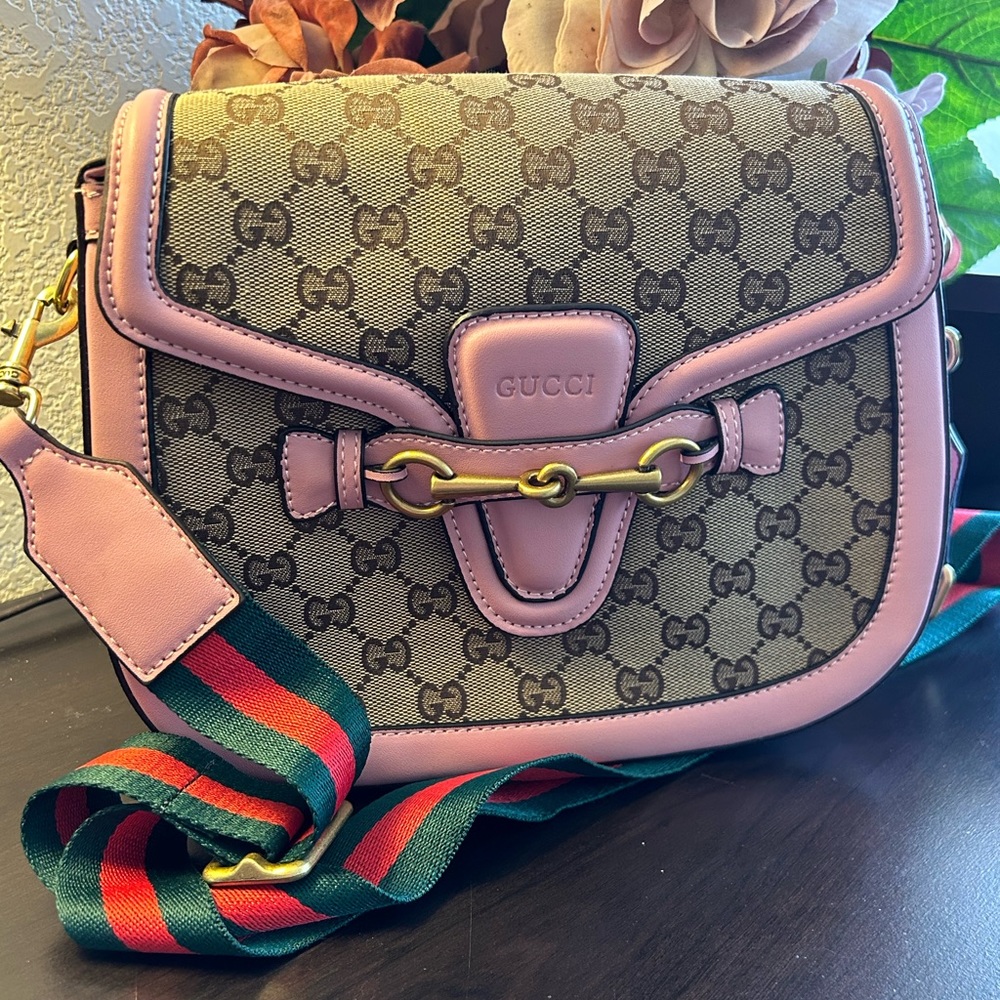 Pink crossbody lady web